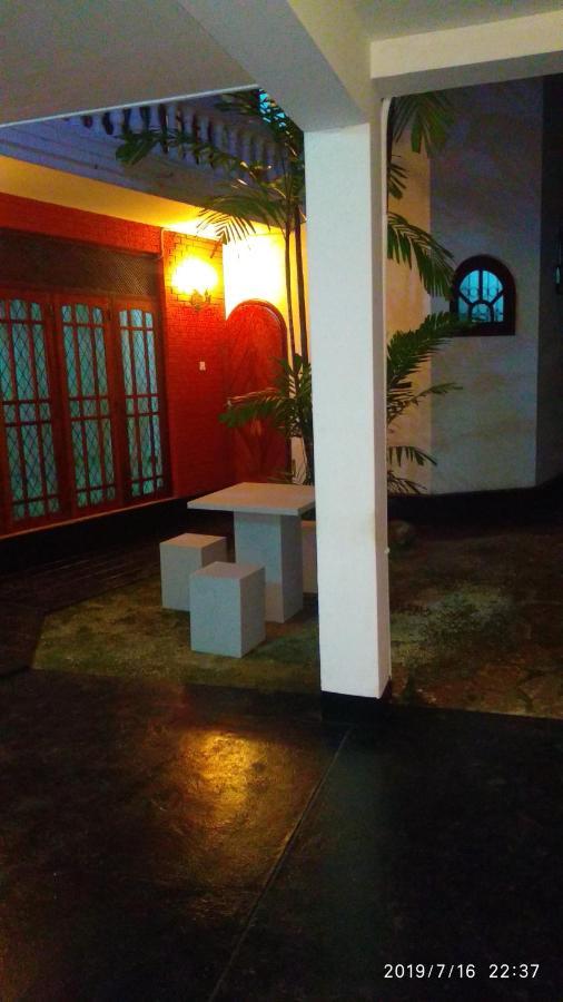 Ceylon Travel And Stay Lodge Battaramulla Exterior photo