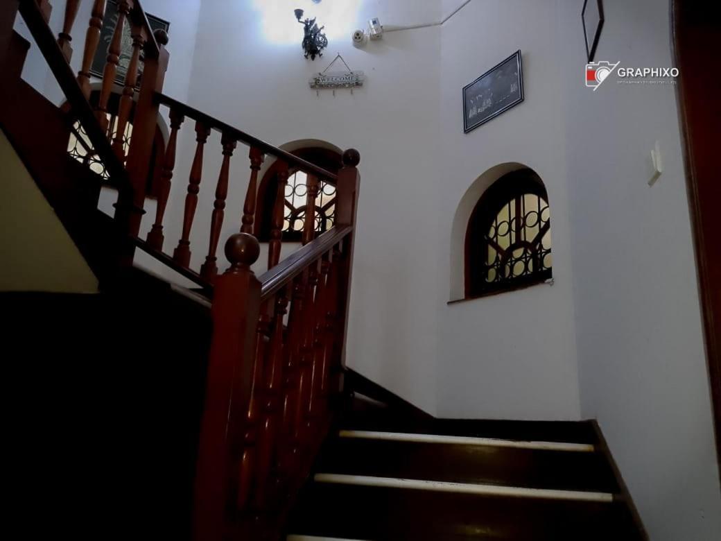 Ceylon Travel And Stay Lodge Battaramulla Exterior photo